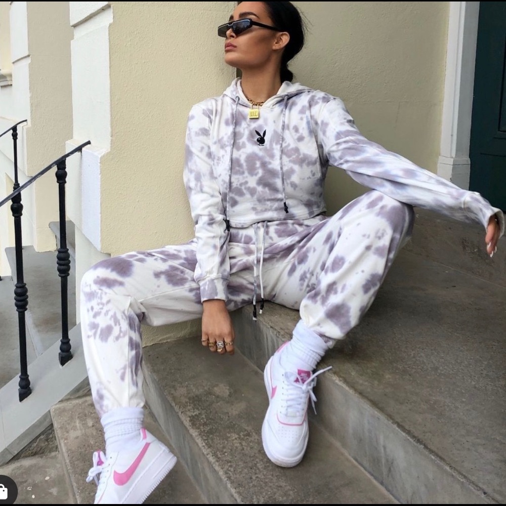 🔄 Playboy Grey Tie Dye Cropped Hoodie - Picture 7 of 7